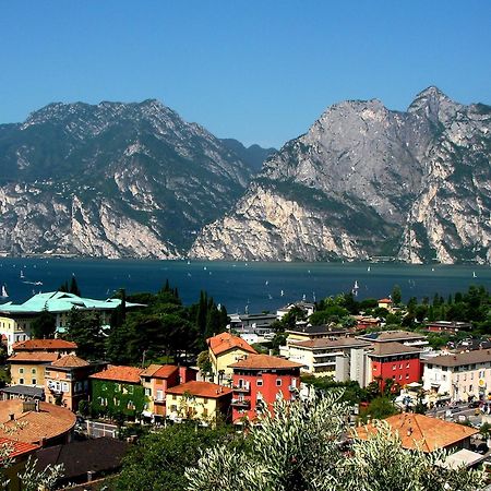 Club Hotel E Residence La Vela Torbole Sul Garda Buitenkant foto