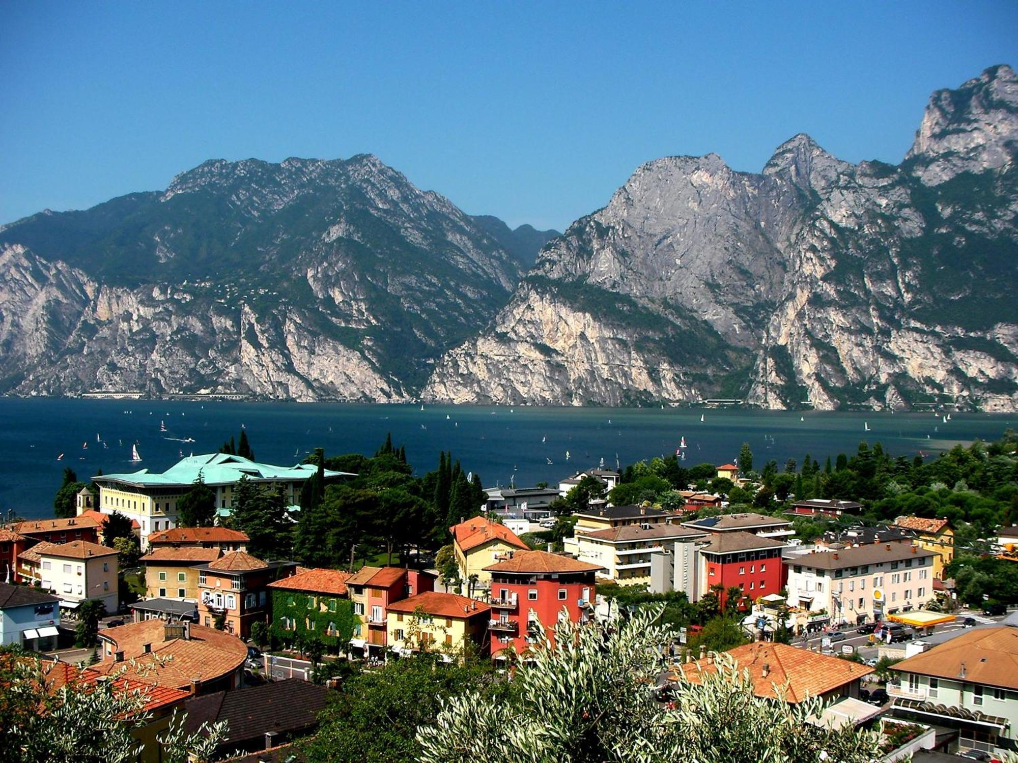 Club Hotel E Residence La Vela Torbole Sul Garda Buitenkant foto