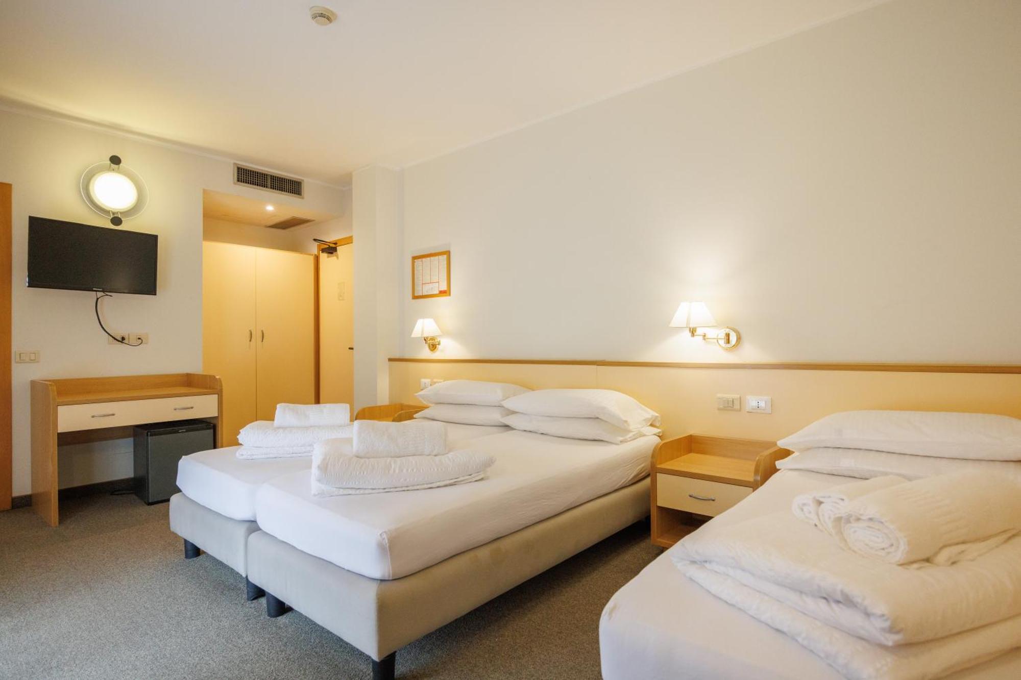 Club Hotel E Residence La Vela Torbole Sul Garda Buitenkant foto