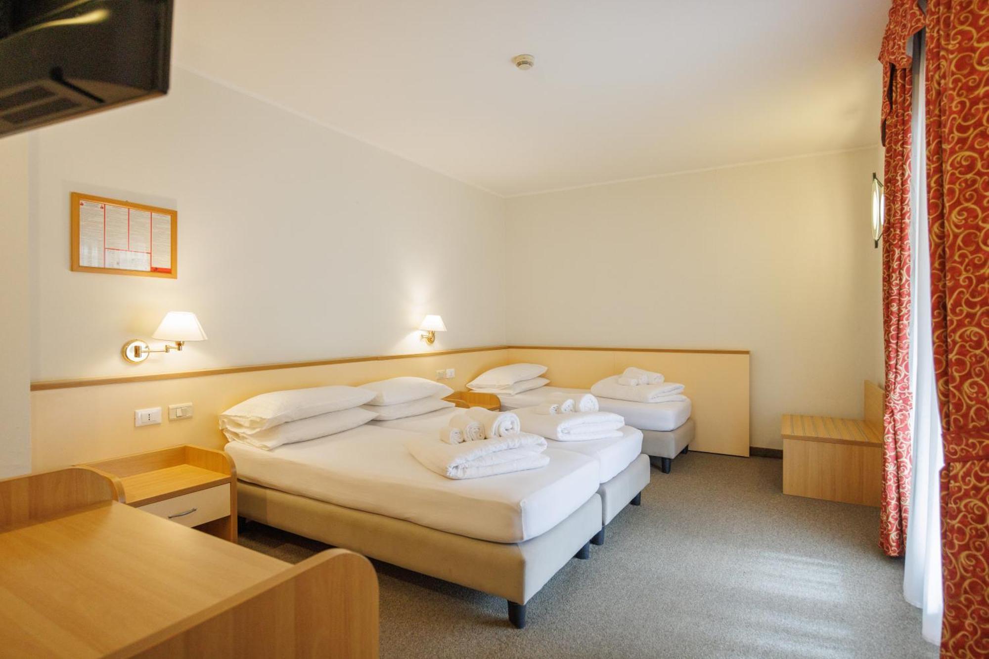 Club Hotel E Residence La Vela Torbole Sul Garda Buitenkant foto