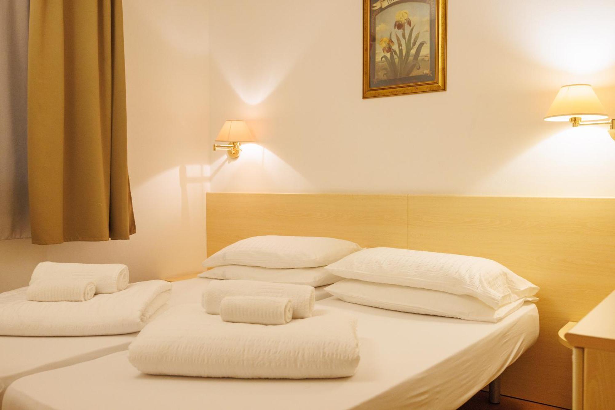 Club Hotel E Residence La Vela Torbole Sul Garda Buitenkant foto