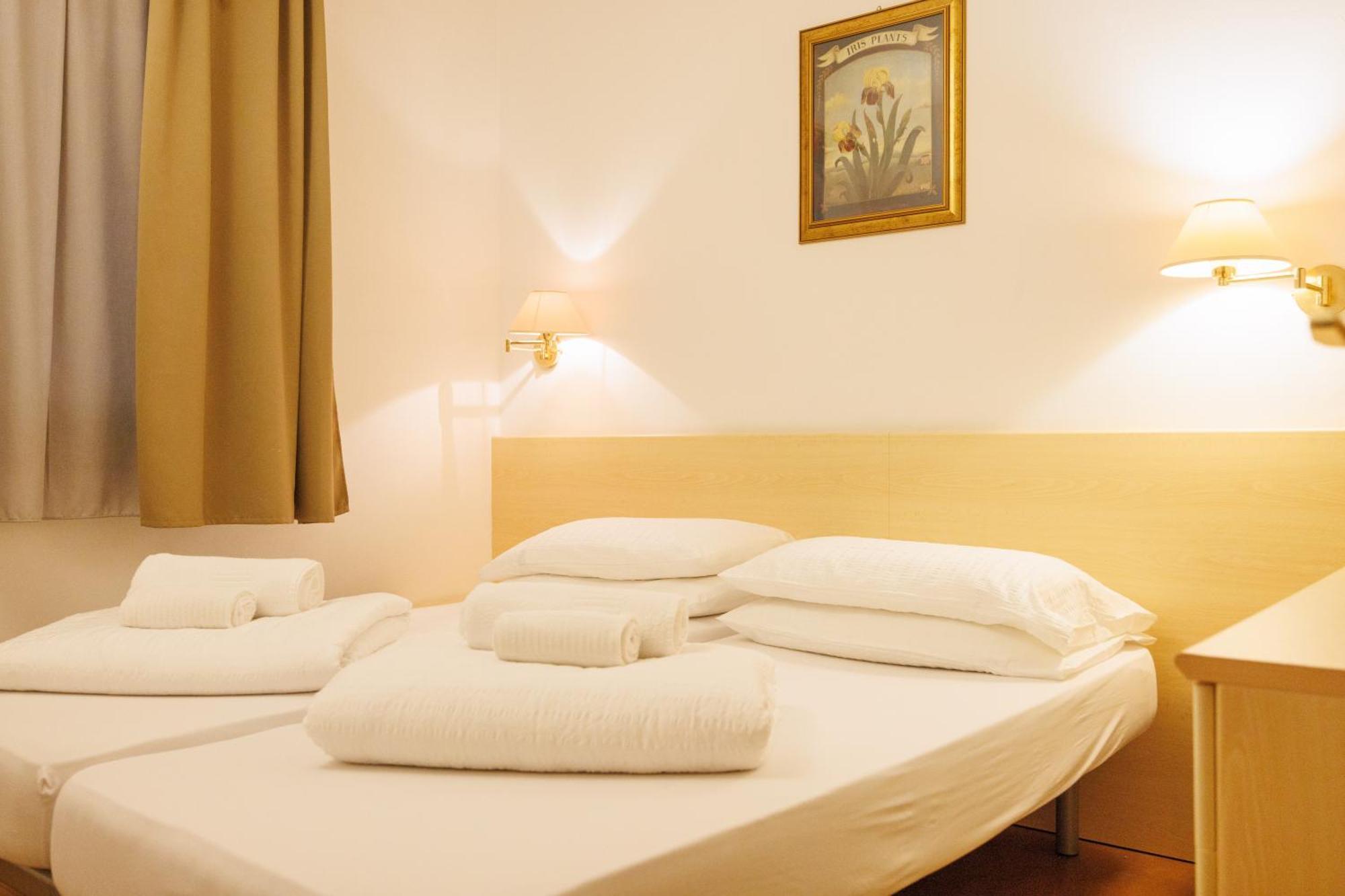 Club Hotel E Residence La Vela Torbole Sul Garda Buitenkant foto