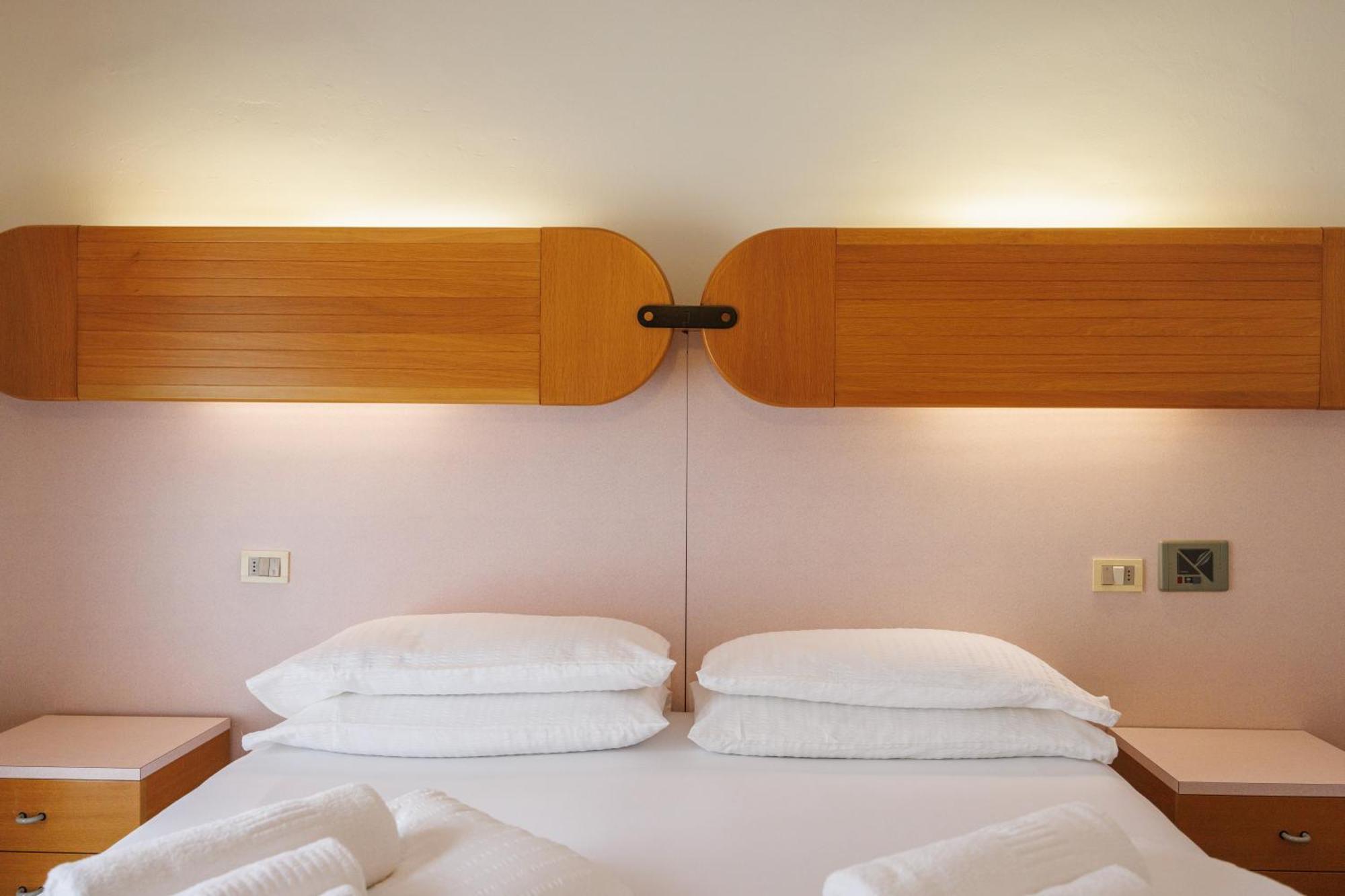 Club Hotel E Residence La Vela Torbole Sul Garda Buitenkant foto