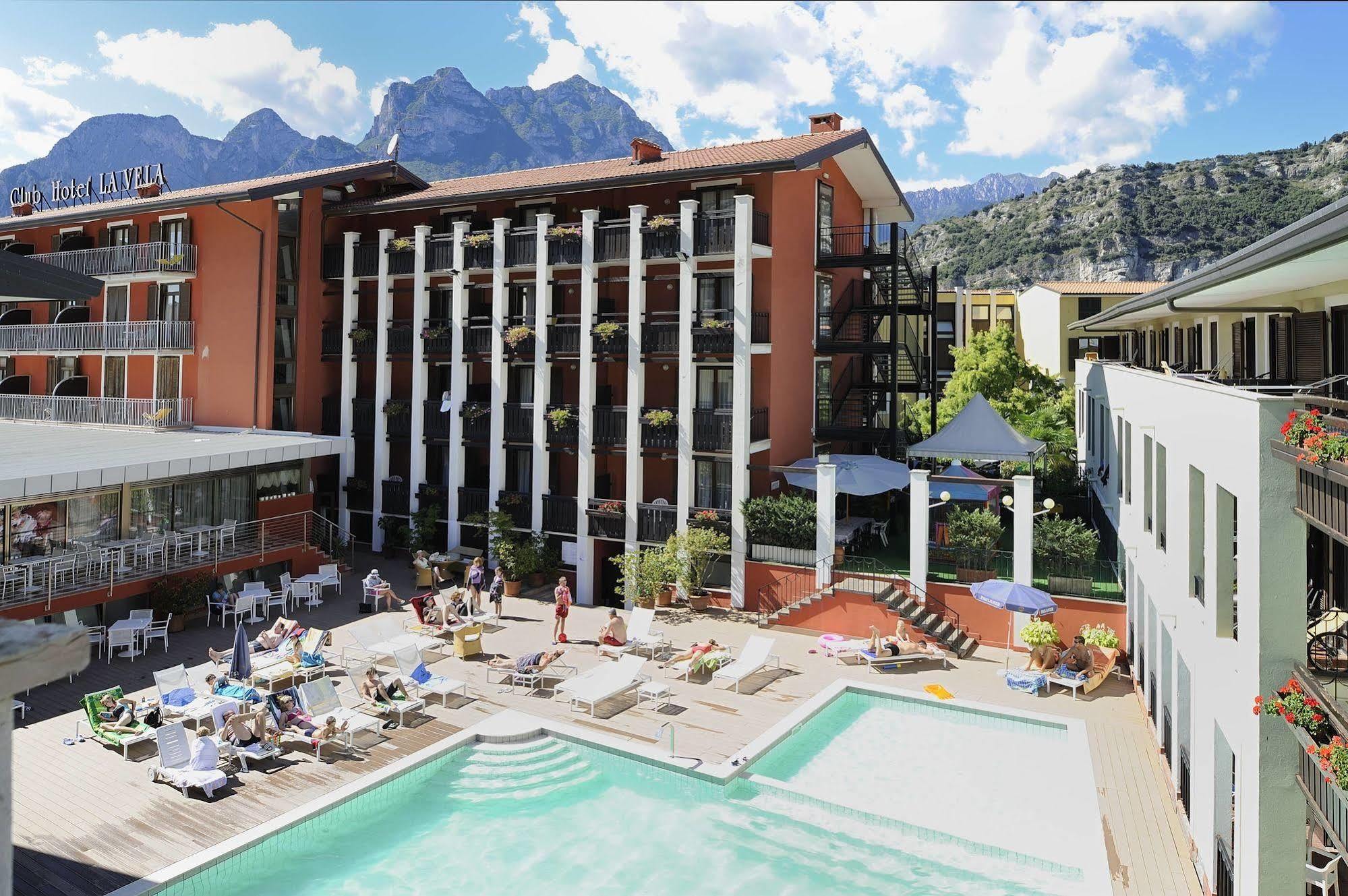 Club Hotel E Residence La Vela Torbole Sul Garda Buitenkant foto