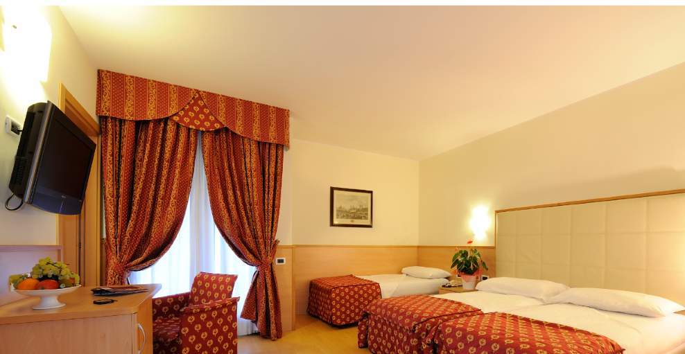 Club Hotel E Residence La Vela Torbole Sul Garda Buitenkant foto